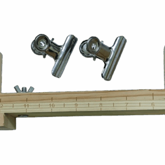 Αργαλειός για μακραμέ σε ξύλινη βάση έτοιμος για πλέξιμο κορδονιών