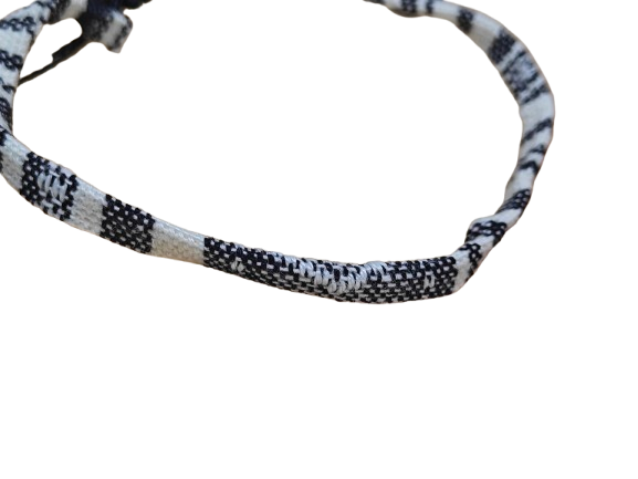 Βραχιόλι με Υφαντό Boho – Μαύρο και Λευκό