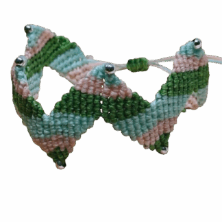 Βραχιόλι μακραμέ σε ζιγκ-ζαγκ σχεδίαση με μέντα, ροζ και πράσινο και μεταλλικές χάντρες — boho ψυχή