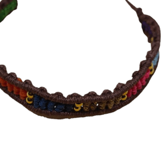 Χειροποίητο βραχιόλι μακραμέ με 10 χρώματα και χρυσές χάντρες — boho πολυχρωμία