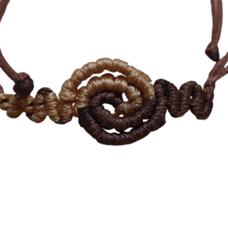 Χειροποίητο βραχιόλι μακραμέ με διαγώνιο μοτίβο σπείρα σε καφέ και μπεζ