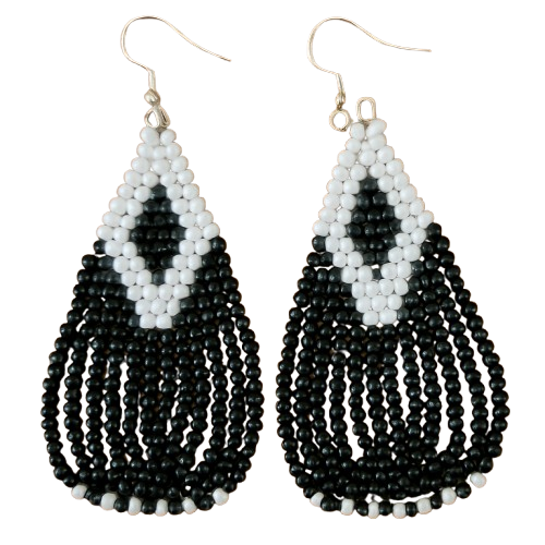 Κομψά χειροποίητα σκουλαρίκια με Miyuki χάντρες και ασημένιο κούμπωμα 925. Κλασική επιλογή για κάθε περίσταση.