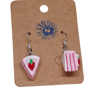 Σκουλαρίκια Τούρτα Φράουλα από πολυμερή πηλό – παιχνιδιάρικα και γλυκά