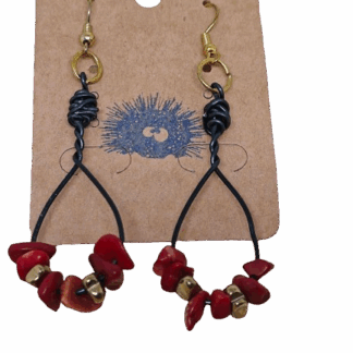 Σκουλαρίκια Σύρμα με Κοράλι και Χρυσό Αιματίτη – Χειροποίητο