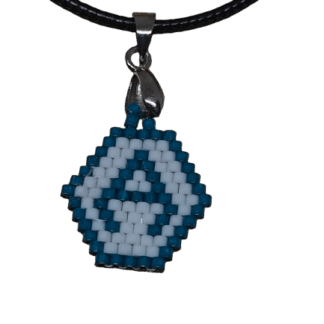 Μενταγιόν Μονόγραμμα με Ελληνικό Αρχικό από Χάντρες Miyuki – Χειροποίητο