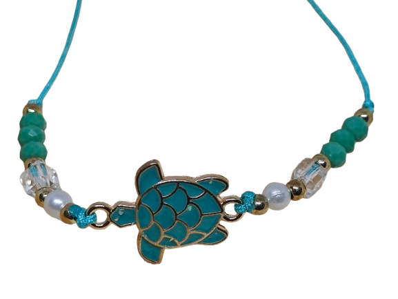 Εμαγιέ (σμάλτο) σε χειροποίητο κόσμημα με λαμπερό χρώμα