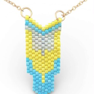 Χειροποίητο μενταγιόν Miyuki Peyote σε κίτρινο και γαλάζιο με ιριδίζον κέντρο – Axinos Crafts.