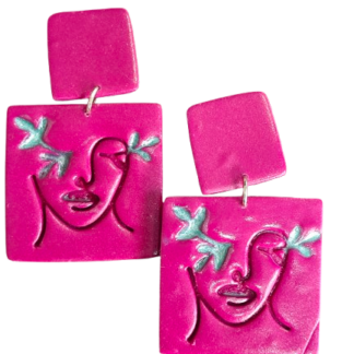 Magenta botanical line art earrings με χαραγμένο πρόσωπο και πράσινες λεπτομέρειες από πολυμερικό πηλό