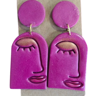 Violet Line Art Earrings – χειροποίητα σκουλαρίκια από πολυμερικό πηλό με minimal line art φιγούρα σε βιολετί χρώμα