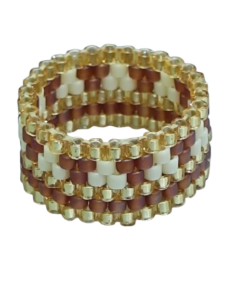 Δαχτυλίδι Miyuki Peyote σε χρυσές, ιβουάρ και κεραμιδί αποχρώσεις, με χάντρες Delica σε σταθερή υφή.