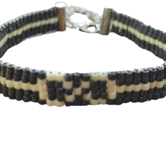 Αντρικό βραχιόλι Miyuki σε αργαλειό με γκρι και ιβουάρ χάντρες και κεντρικό μοτίβο Infinity.