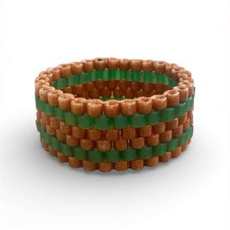 Δαχτυλίδι Miyuki Peyote με χάντρες Duracoat Opaque Dyed Sienna και Opaque Pea Green.