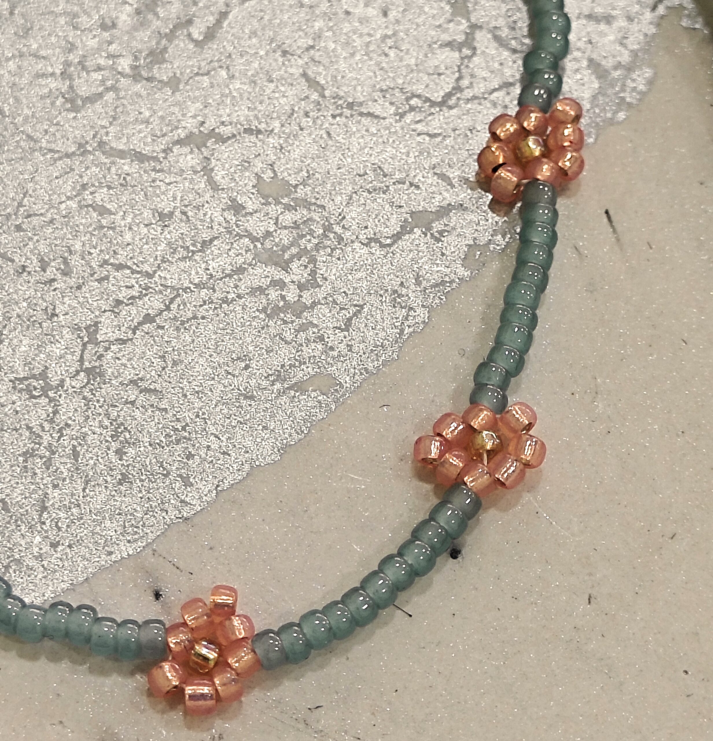 miyuki bracelet green pink flowers detail