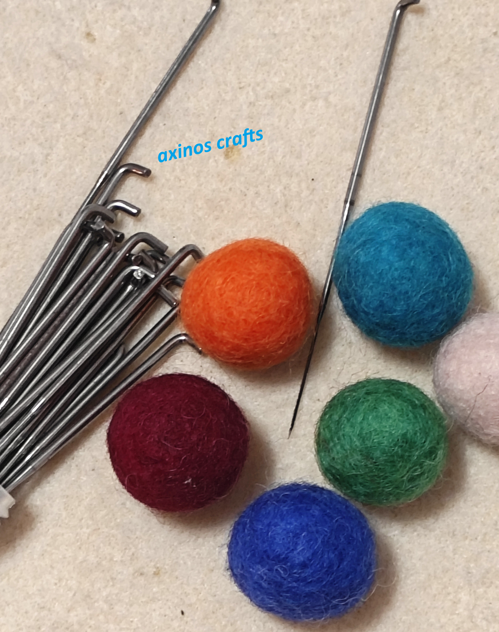 Τριγωνικές βελόνες για το needle felting είναι ένα από τα κύρια εργαλεία