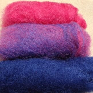 Μαλλί Merino για Needle Felting 10 g σε τρεις διαφορετικές αποχρώσεις, παρουσίαση της συλλογής μη λαναρισμένου μαλλιού Axinos Crafts.