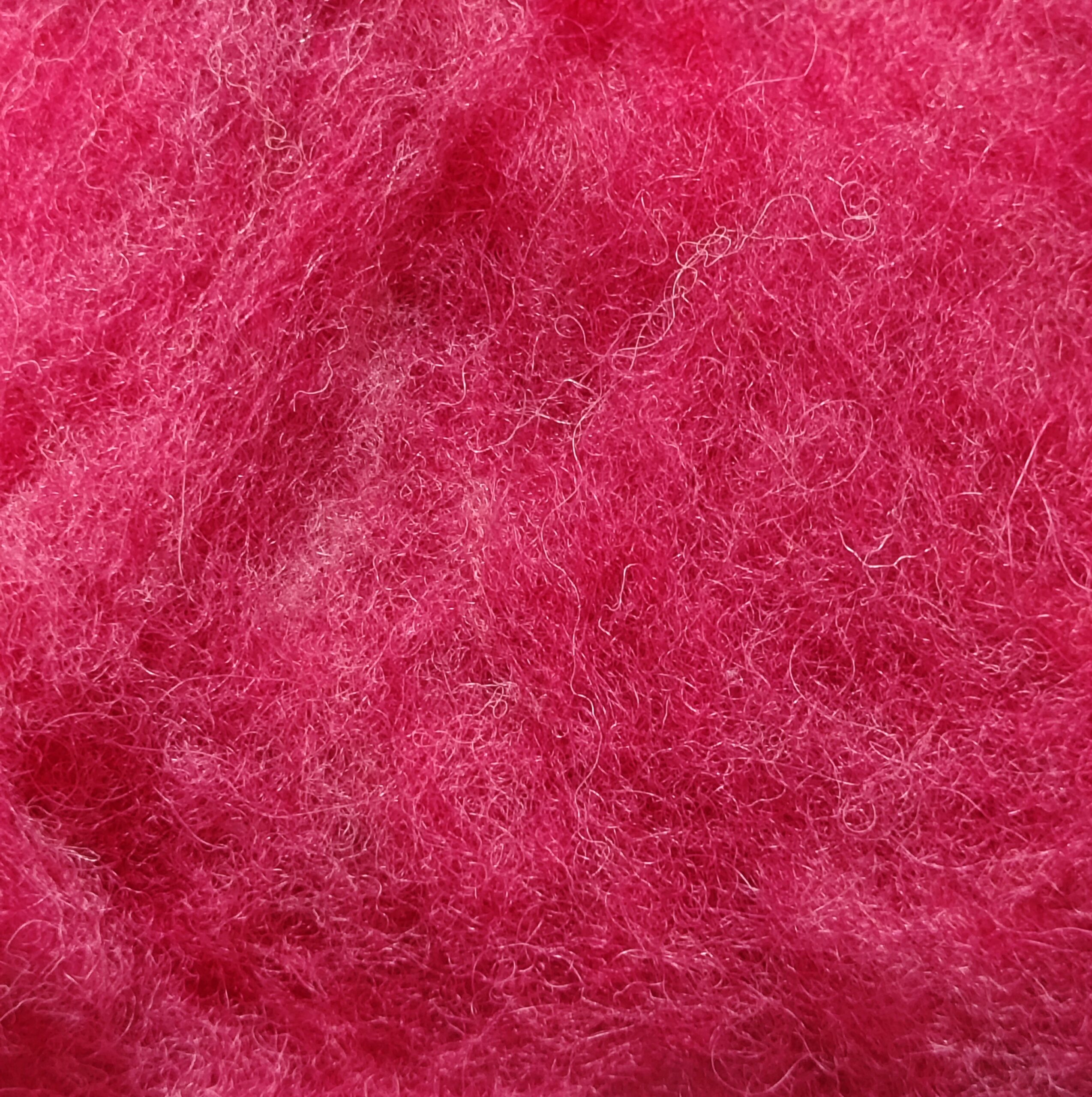 Μη λαναρισμένο μαλλί Merino για Needle Felting 10 g σε έντονη ροζ απόχρωση κυκλάμινου.