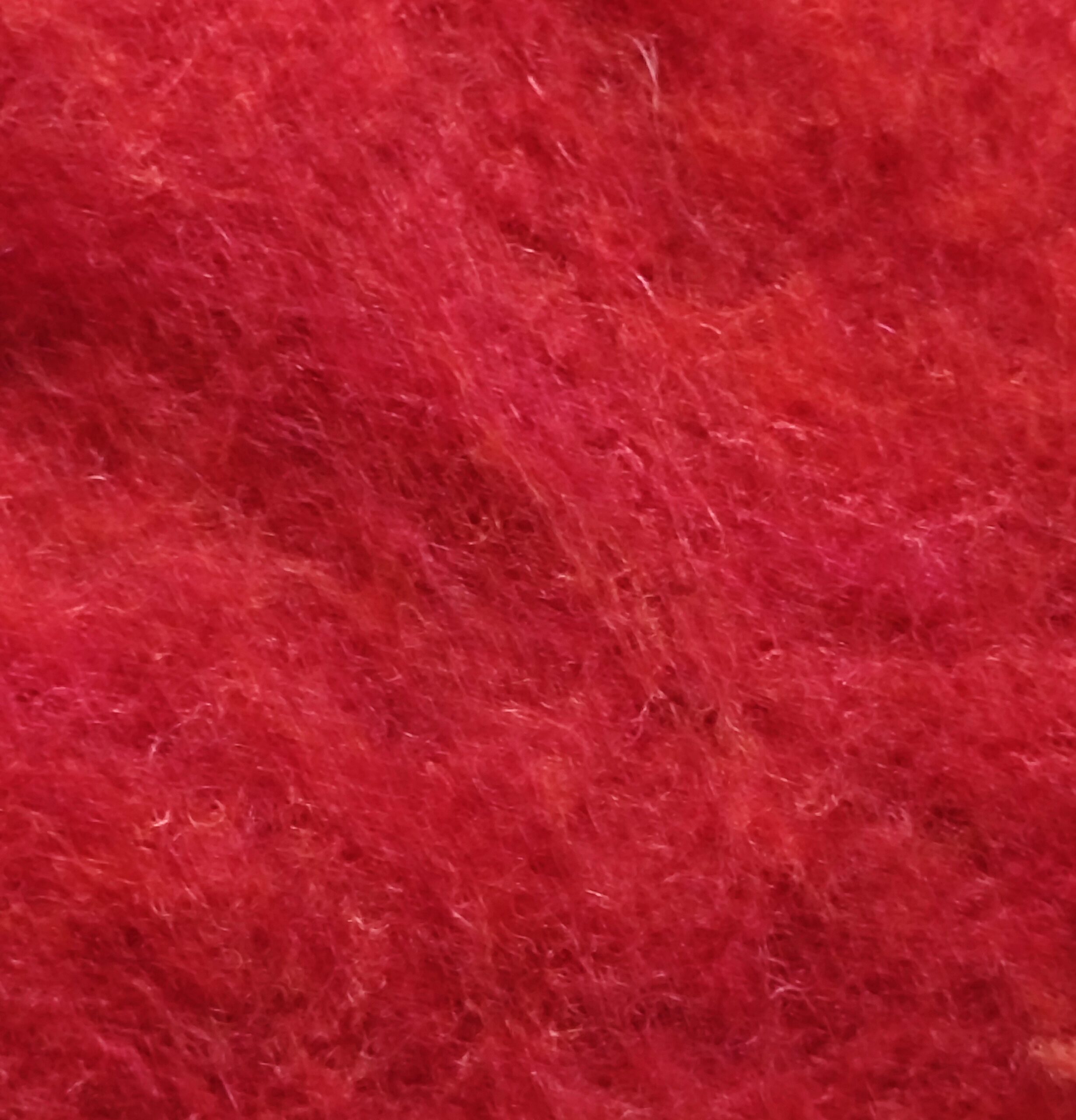 Μη λαναρισμένο μαλλί Merino για Needle Felting 10 g σε έντονο κόκκινο χρώμα.