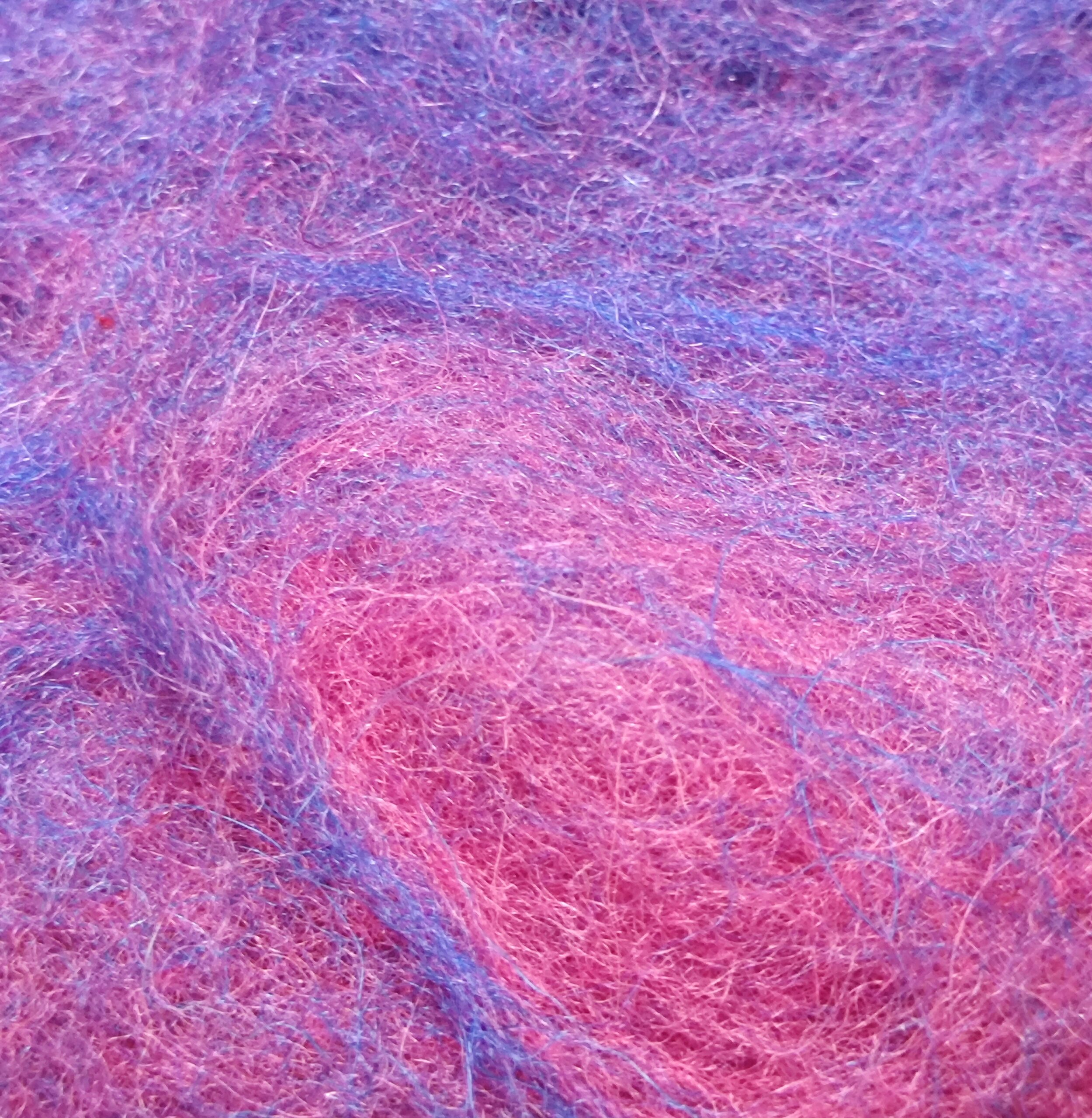 Μη λαναρισμένο μαλλί Merino για Needle Felting 10 g με μελανζέ συνδυασμό ροζ και μπλε.